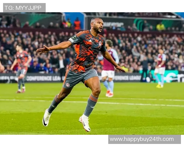 足球球星冬训帽子潮流趋势揭秘 打造寒冬场上独特风采