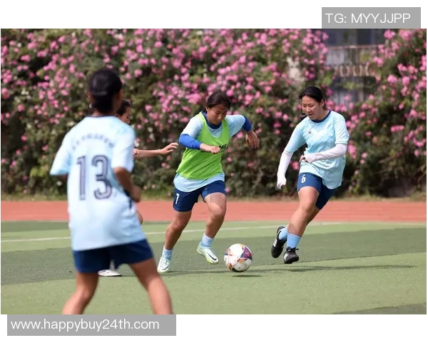 女足星二代闪耀绿茵场父女情深共筑足球梦想 女足星二代闪耀绿茵场父女情深共筑足球梦想